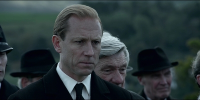 THE_CROWN_-_E3X03_ABERFAN_129.jpg