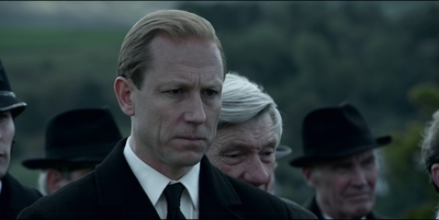 THE_CROWN_-_E3X03_ABERFAN_130.jpg
