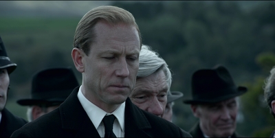 THE_CROWN_-_E3X03_ABERFAN_135.jpg