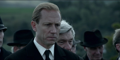 THE_CROWN_-_E3X03_ABERFAN_137.jpg