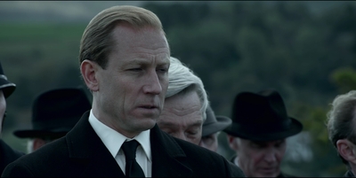 THE_CROWN_-_E3X03_ABERFAN_142.jpg