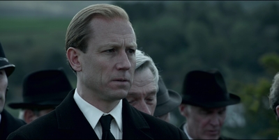 THE_CROWN_-_E3X03_ABERFAN_147.jpg