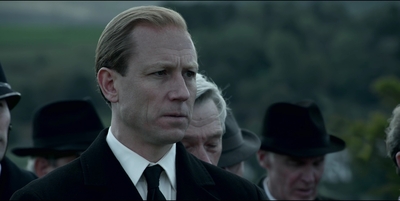 THE_CROWN_-_E3X03_ABERFAN_148.jpg