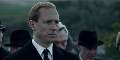 THE_CROWN_-_E3X03_ABERFAN_149.jpg