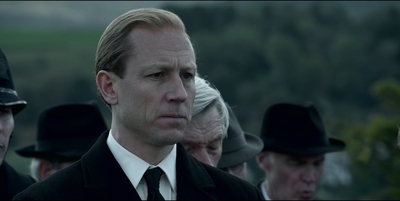 THE_CROWN_-_E3X03_ABERFAN_155.jpg