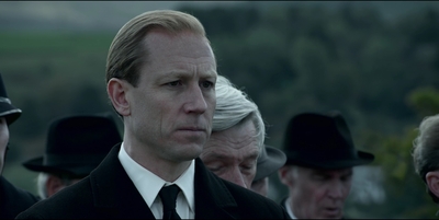 THE_CROWN_-_E3X03_ABERFAN_158.jpg