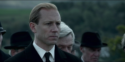 THE_CROWN_-_E3X03_ABERFAN_162.jpg