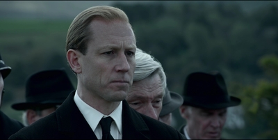 THE_CROWN_-_E3X03_ABERFAN_164.jpg