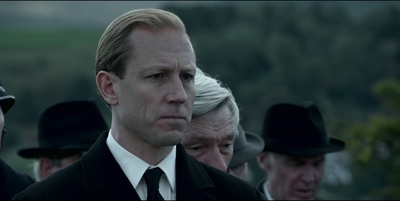 THE_CROWN_-_E3X03_ABERFAN_165.jpg
