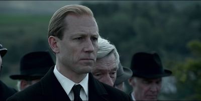 THE_CROWN_-_E3X03_ABERFAN_166.jpg