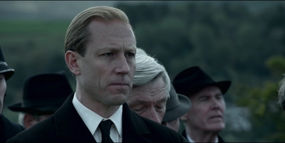 THE_CROWN_-_E3X03_ABERFAN_173.jpg