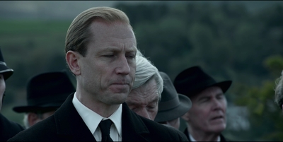 THE_CROWN_-_E3X03_ABERFAN_176.jpg
