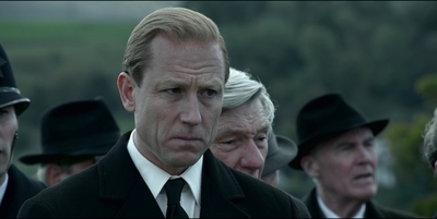 THE_CROWN_-_E3X03_ABERFAN_178.jpg