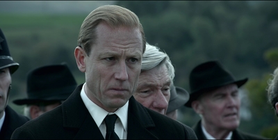 THE_CROWN_-_E3X03_ABERFAN_179.jpg