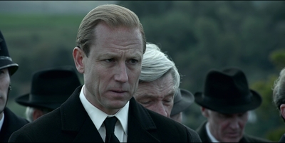 THE_CROWN_-_E3X03_ABERFAN_181.jpg