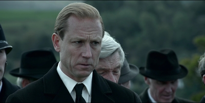 THE_CROWN_-_E3X03_ABERFAN_182.jpg