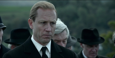 THE_CROWN_-_E3X03_ABERFAN_184.jpg