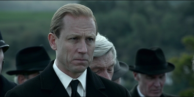 THE_CROWN_-_E3X03_ABERFAN_187.jpg