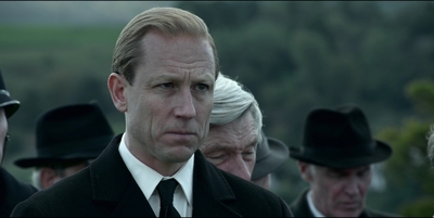 THE_CROWN_-_E3X03_ABERFAN_188.jpg
