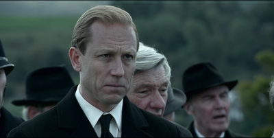 THE_CROWN_-_E3X03_ABERFAN_193.jpg