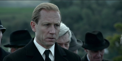 THE_CROWN_-_E3X03_ABERFAN_202.jpg