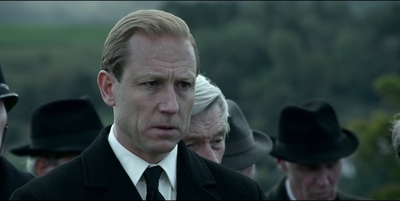 THE_CROWN_-_E3X03_ABERFAN_204.jpg