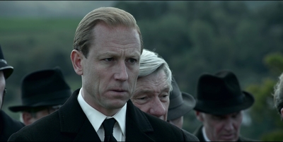 THE_CROWN_-_E3X03_ABERFAN_207.jpg