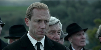 THE_CROWN_-_E3X03_ABERFAN_218.jpg