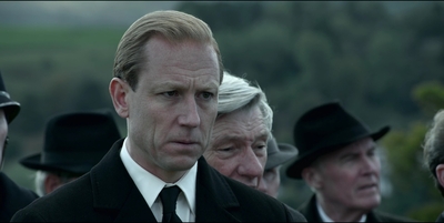 THE_CROWN_-_E3X03_ABERFAN_220.jpg