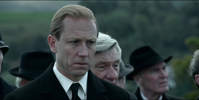 THE_CROWN_-_E3X03_ABERFAN_221.jpg