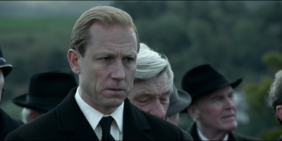 THE_CROWN_-_E3X03_ABERFAN_222.jpg
