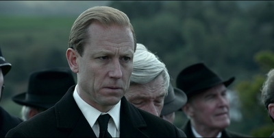 THE_CROWN_-_E3X03_ABERFAN_223.jpg