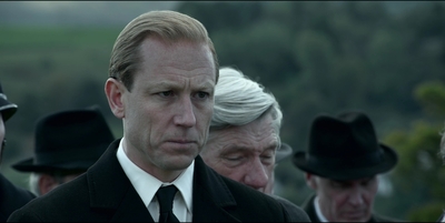 THE_CROWN_-_E3X03_ABERFAN_231.jpg